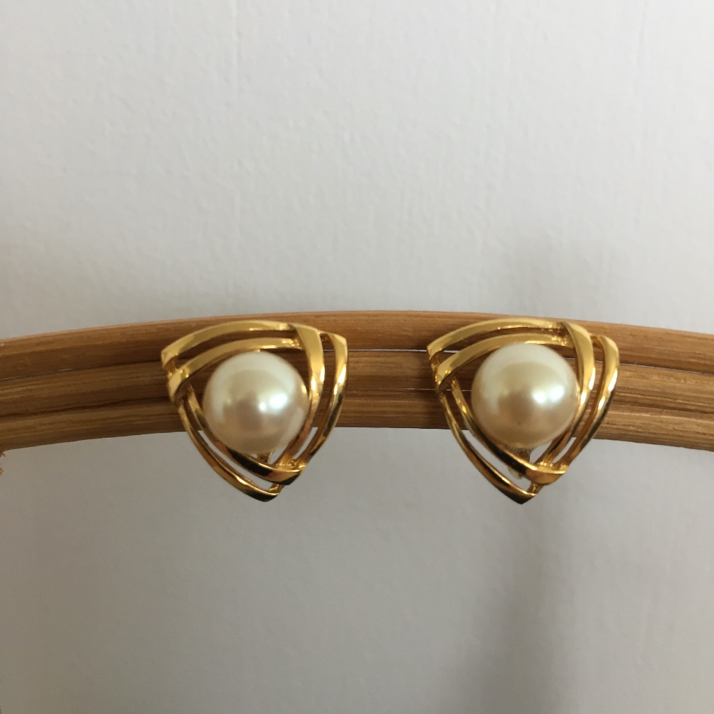 Pearl/Gold Earring
